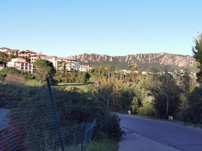 Saint Raphael, Cap Esterel Le Hameau. Vue Mer Екстер'єр фото